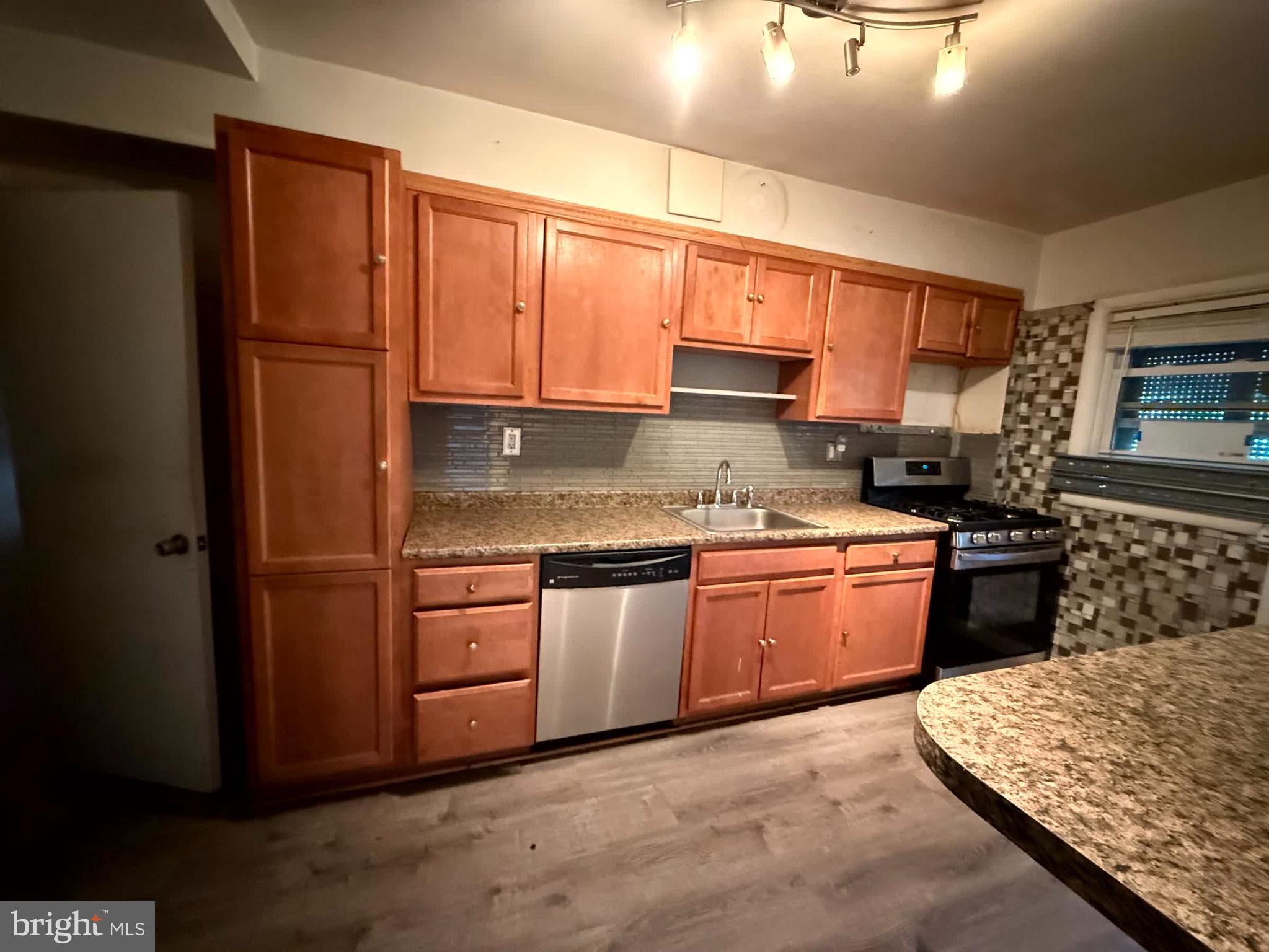6142 Dunroming Road Baltimore, MD 21239 - Photo 8 of 22 Gallery Image 8