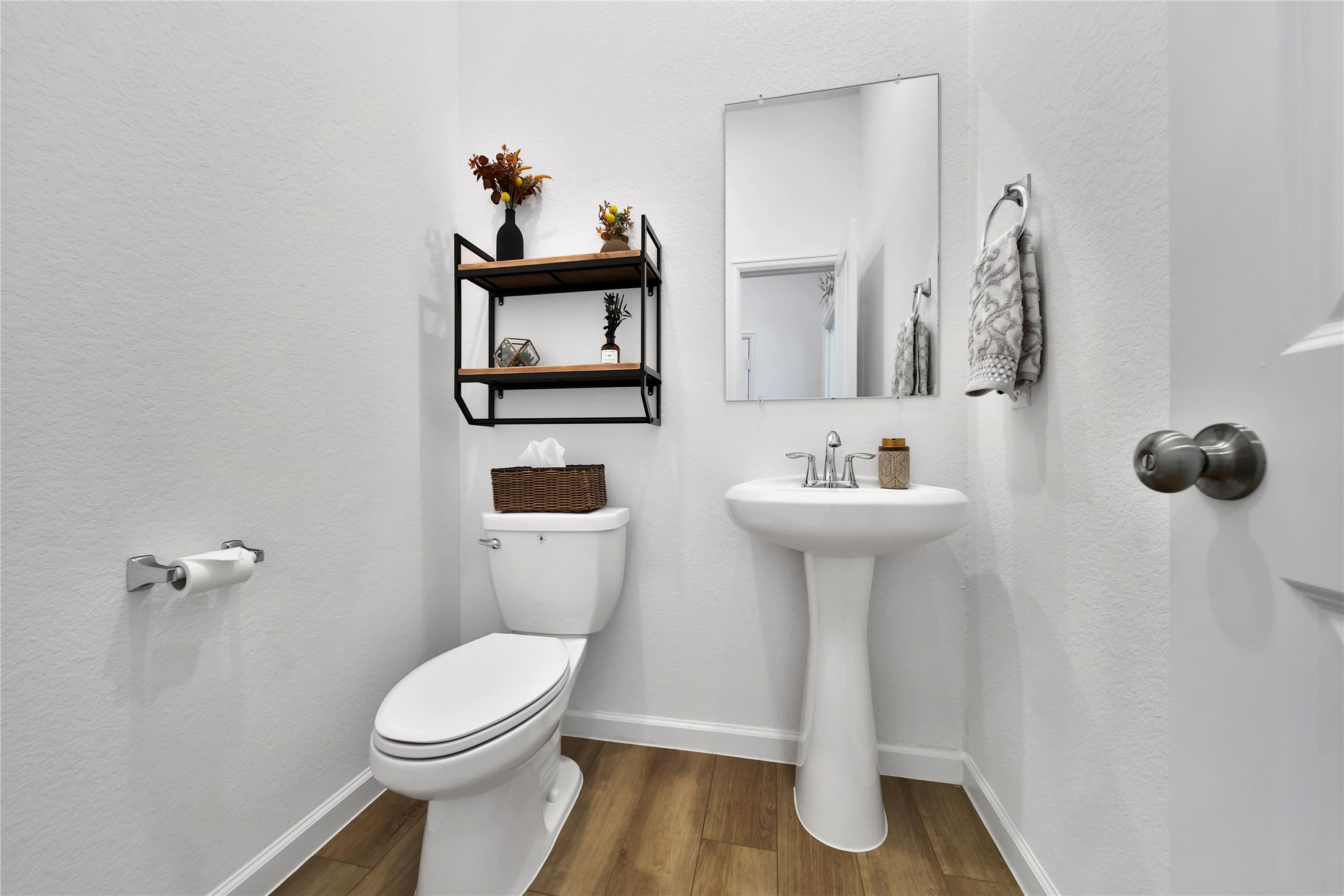 3707 Meadow Breeze Lane Rosenberg, TX 77469 - Photo 15 of 30 a bathroom with a toilet sink and mirror