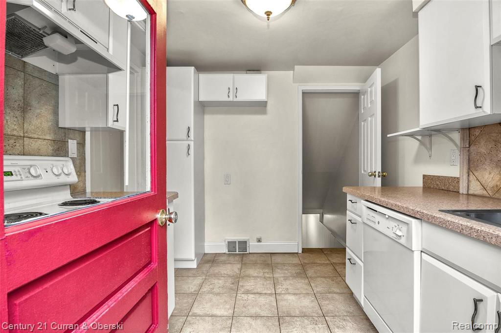 1900 Graefield Road Birmingham, MI 48009 - Photo 15 of 39