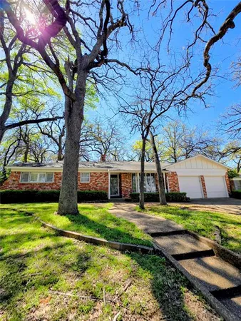 $424,900 | 1020 Redbud Court, Arlington, TX 76012