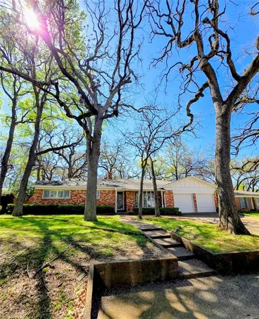 $424,900 | 1020 Redbud Court, Arlington, TX 76012