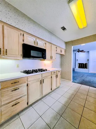 $424,900 | 1020 Redbud Court, Arlington, TX 76012
