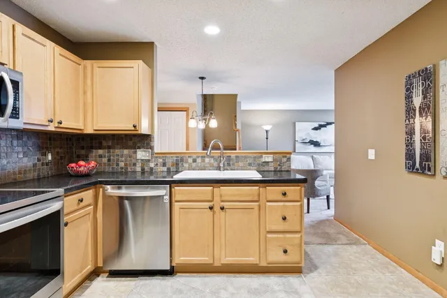 $240,000 | 4810 149th Street North, Unit 4, Hugo, MN 55038