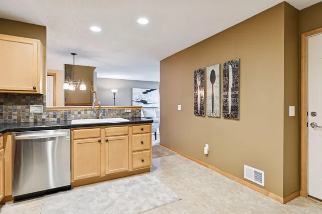 $240,000 | 4810 149th Street North, Unit 4, Hugo, MN 55038