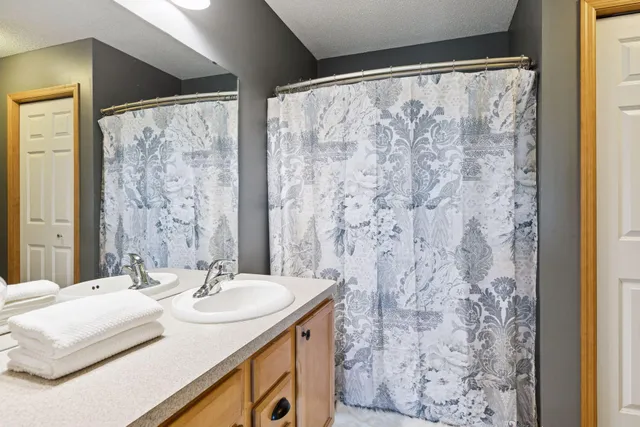 $240,000 | 4810 149th Street North, Unit 4, Hugo, MN 55038