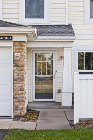 $240,000 | 4810 149th Street North, Unit 4, Hugo, MN 55038