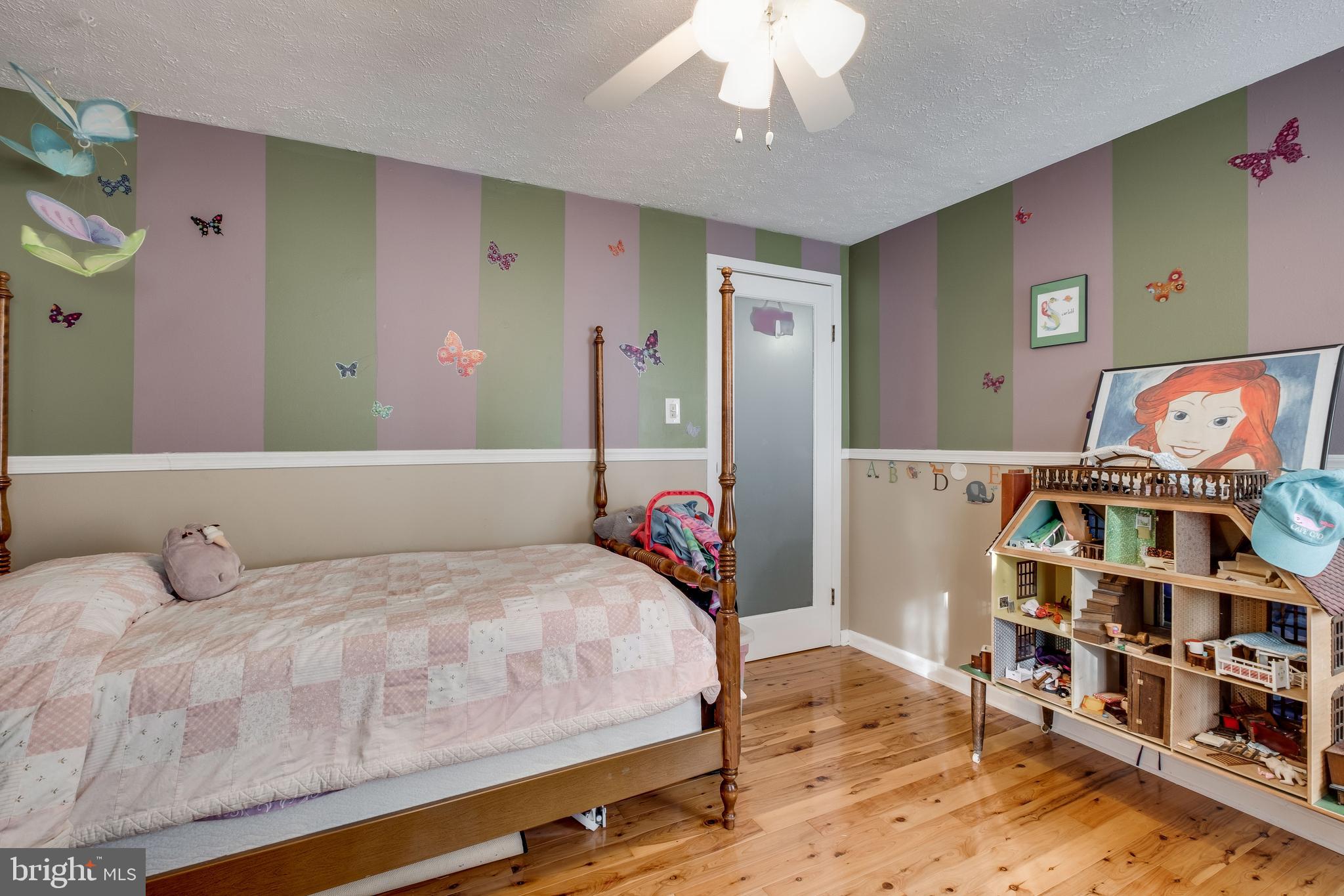 572 Fairview Road Medford, NJ 08055 - Photo 31 of 48 a bedroom with a bed and a book shelf