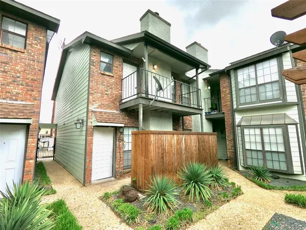 $2,500 | 3904 Rawlins Street, Unit 109, Dallas, TX 75219