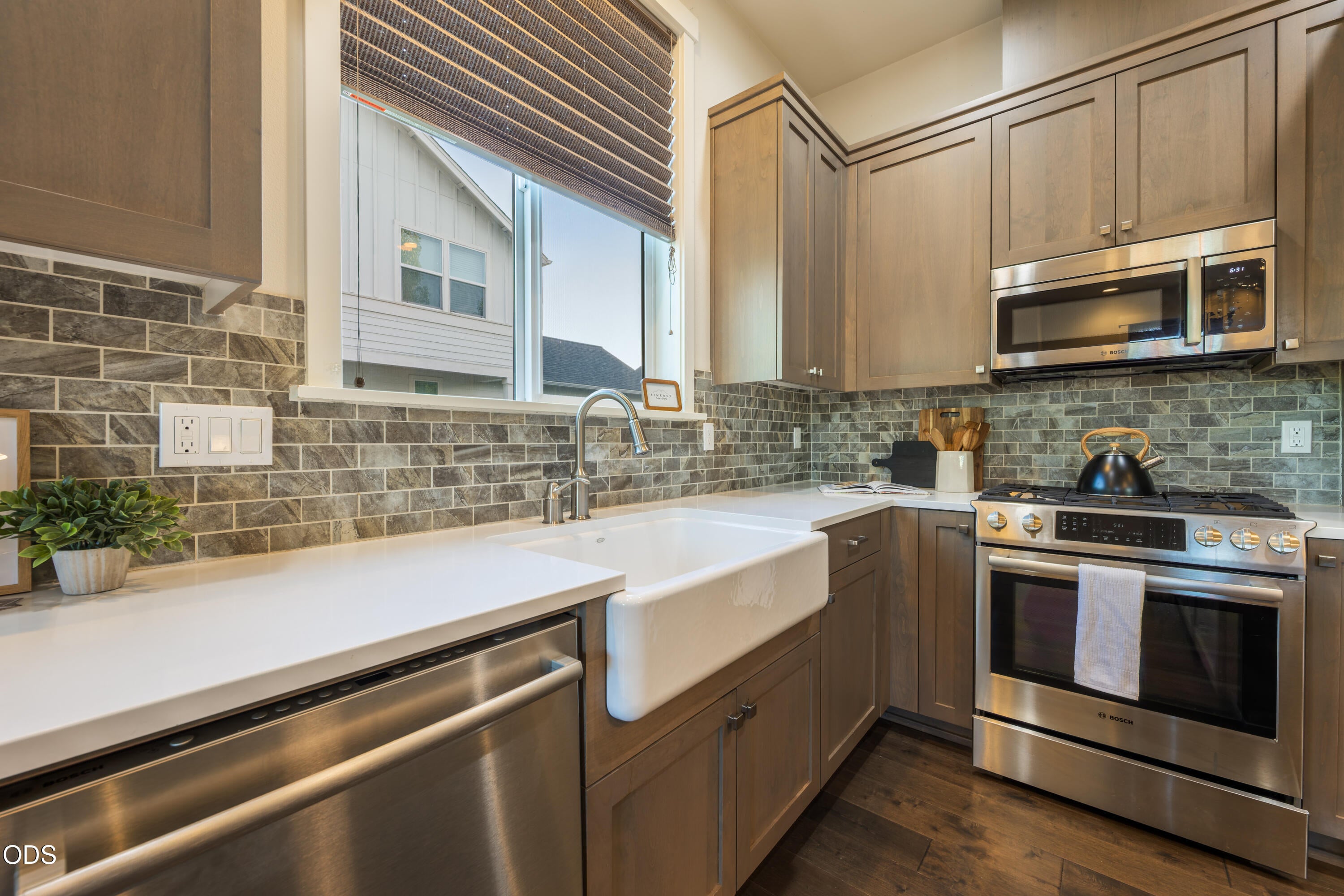 61591 Aaron Way Bend, OR 97702 - Photo 8 of 25 Gallery Image 8