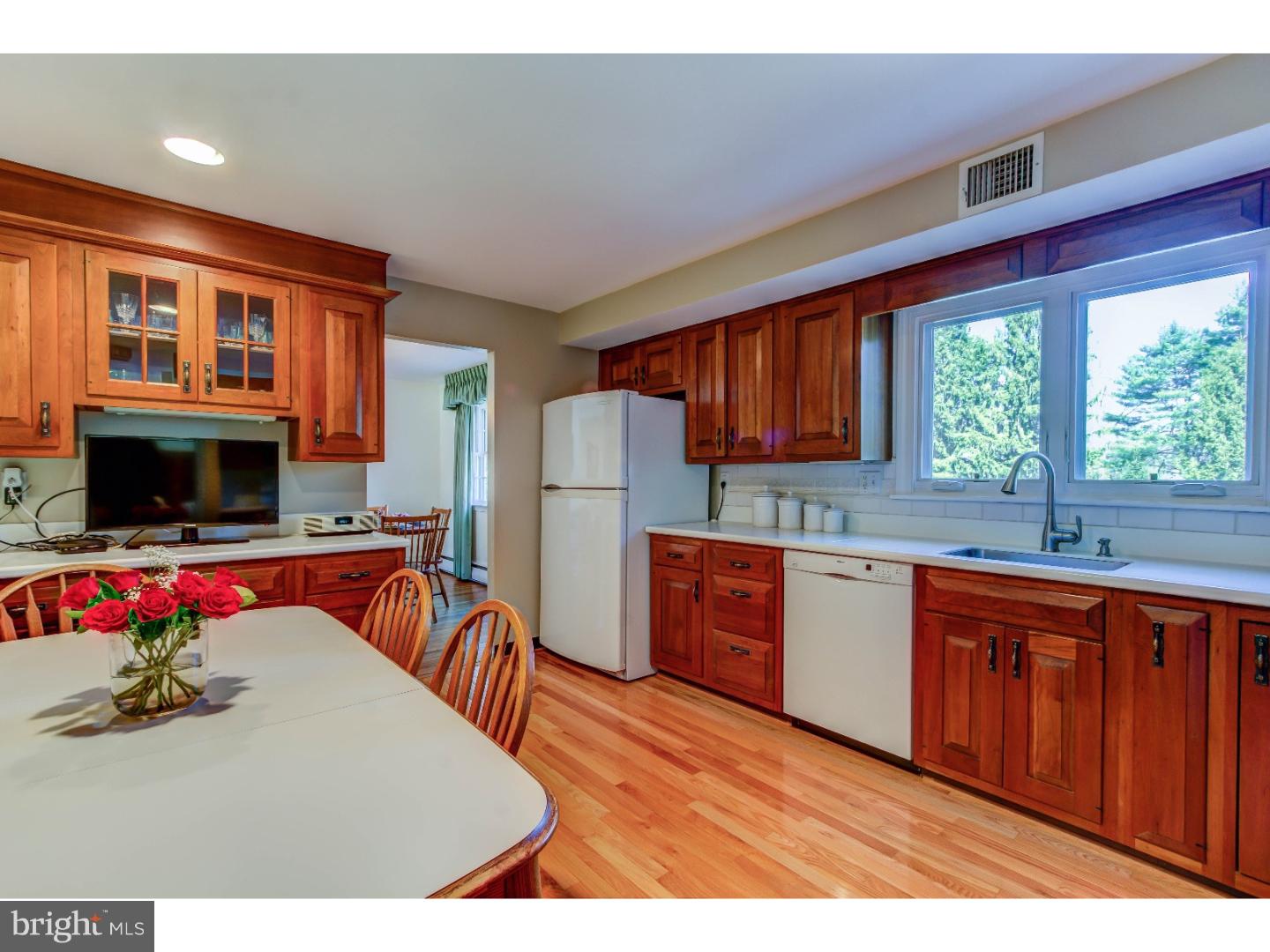 1135 Waterloo Road Berwyn, PA 19312 - Photo 10 of 24 Kitchen