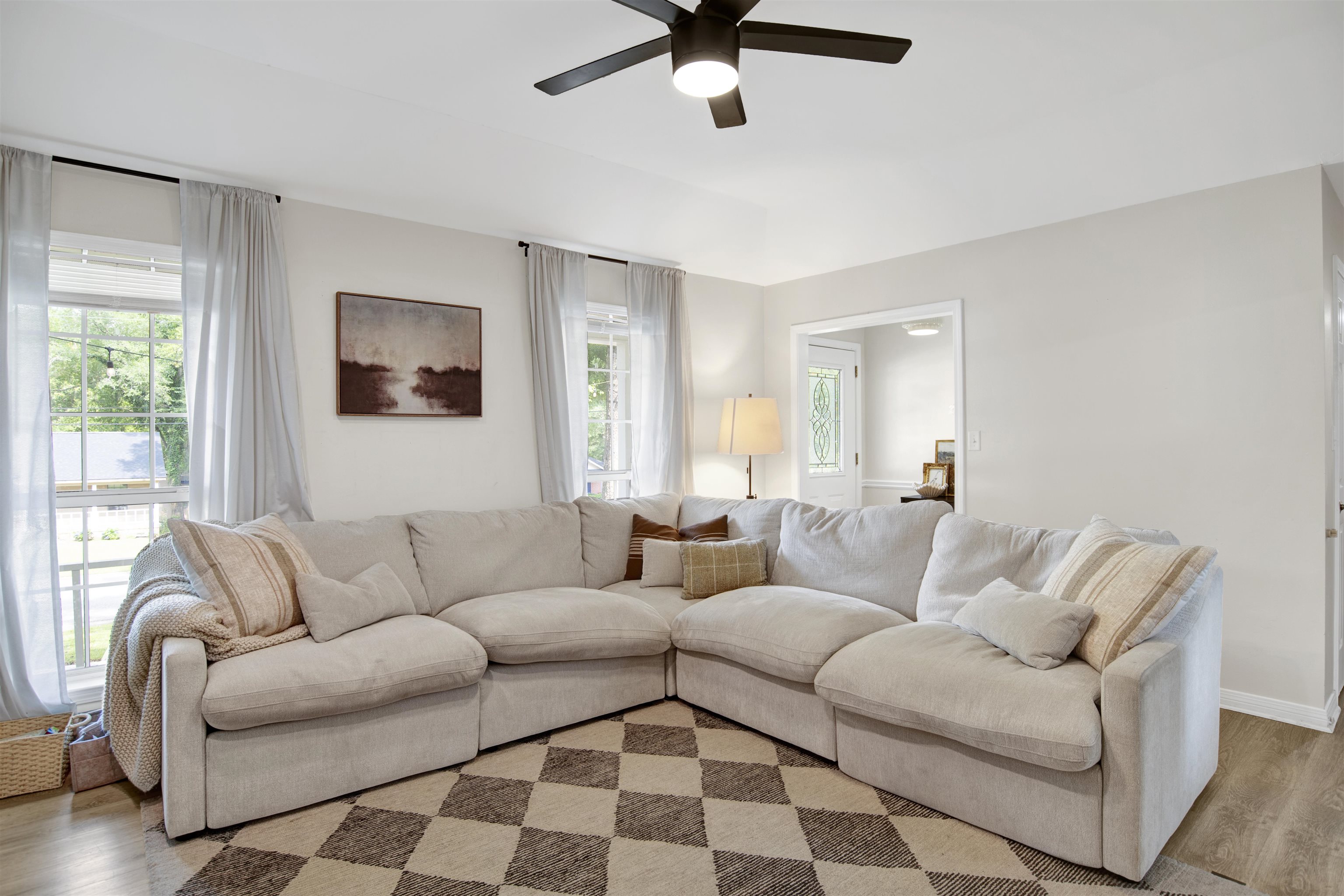 142 Richmond Road Daphne, AL 36526 - Photo 9 of 27 Living Room