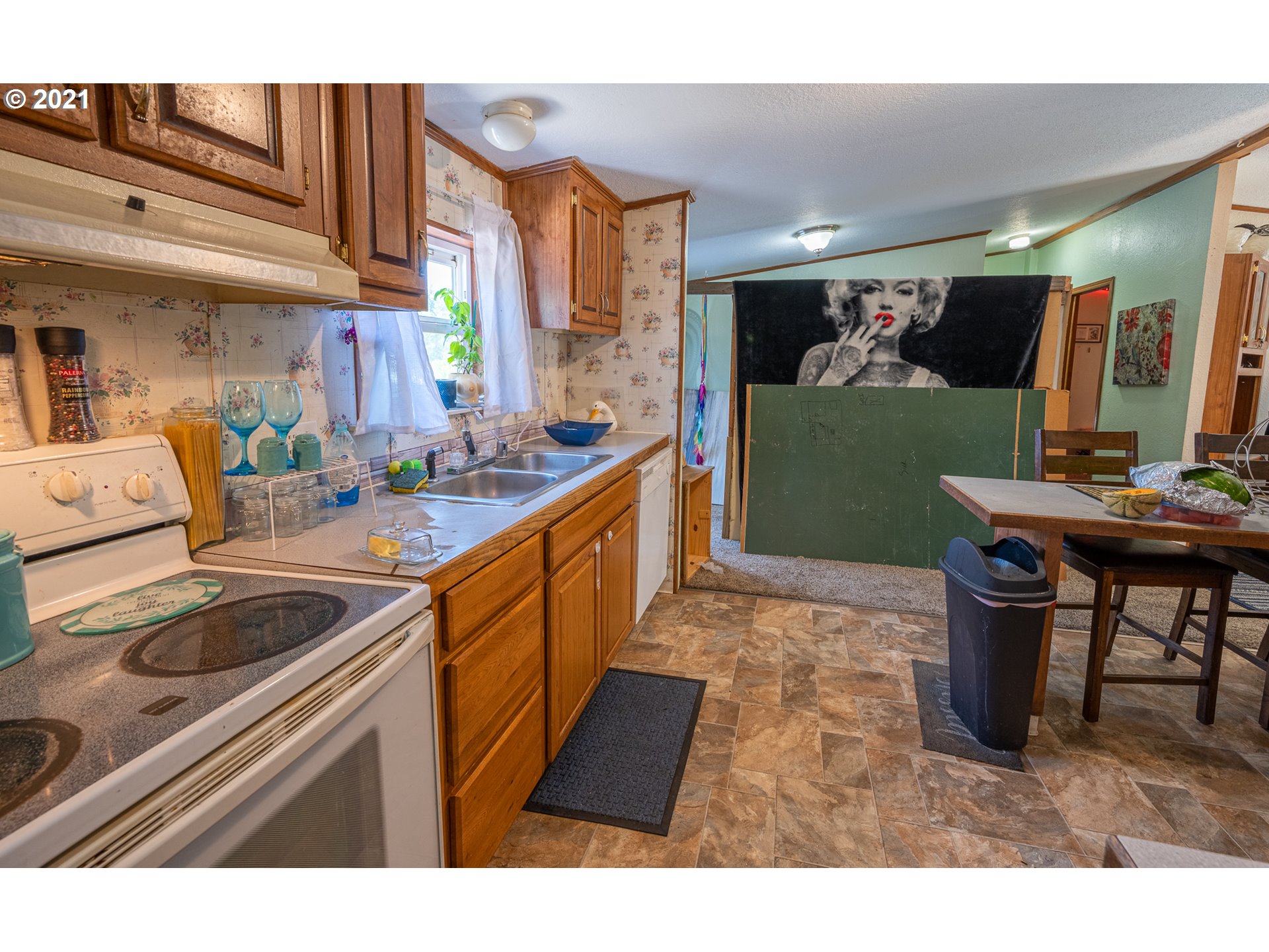 62954 Southwest 10th Road Coos Bay, OR 97420 - Photo 17 of 32 Gallery Image 17