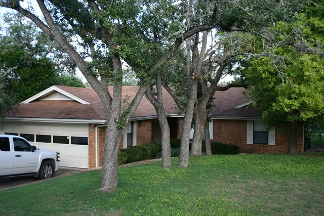 $2,300 | 215 Spanish Oak Lane, Kerrville, TX 78028