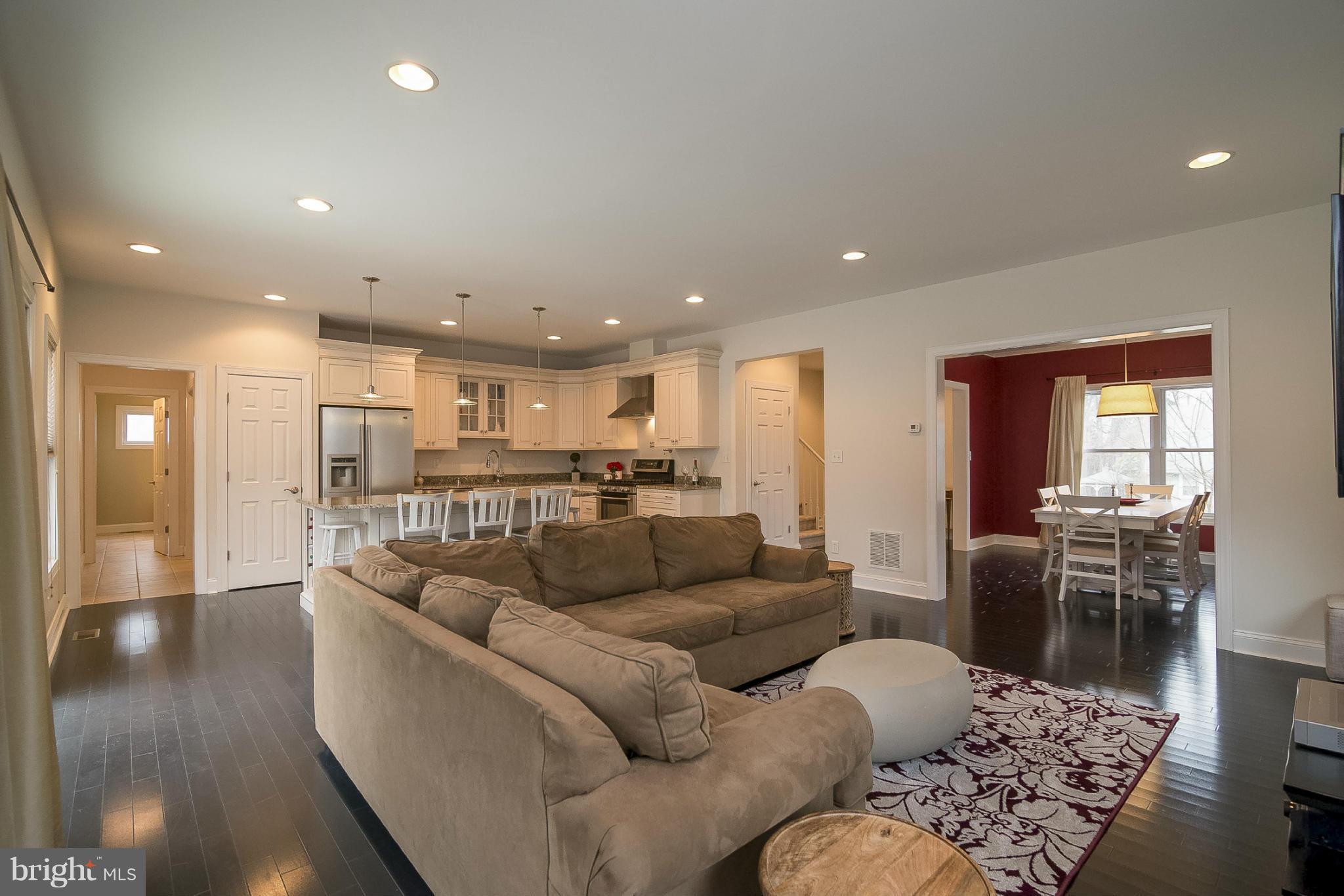 53 Belfast Road Lutherville-Timonium, MD 21093 - Photo 2 of 30 Living Room