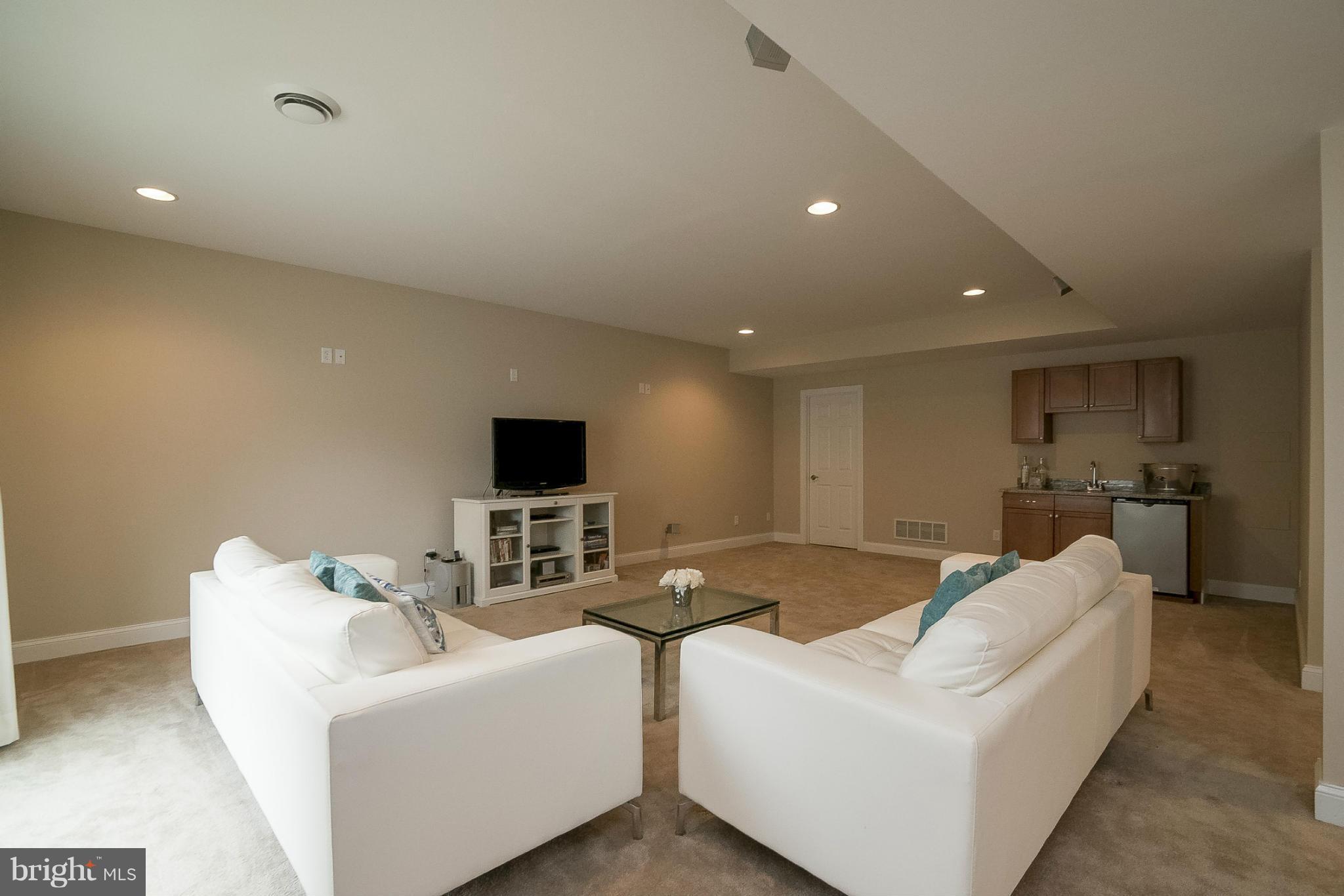 53 Belfast Road Lutherville-Timonium, MD 21093 - Photo 23 of 30 Family Room