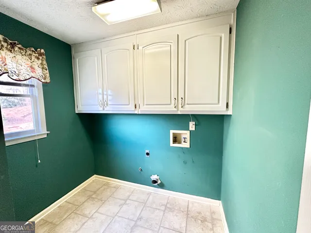 a view of an empty room with a ceiling fan