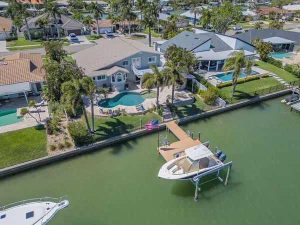 $1,825,000 | 707 Snug Island, Clearwater Beach, FL 33767