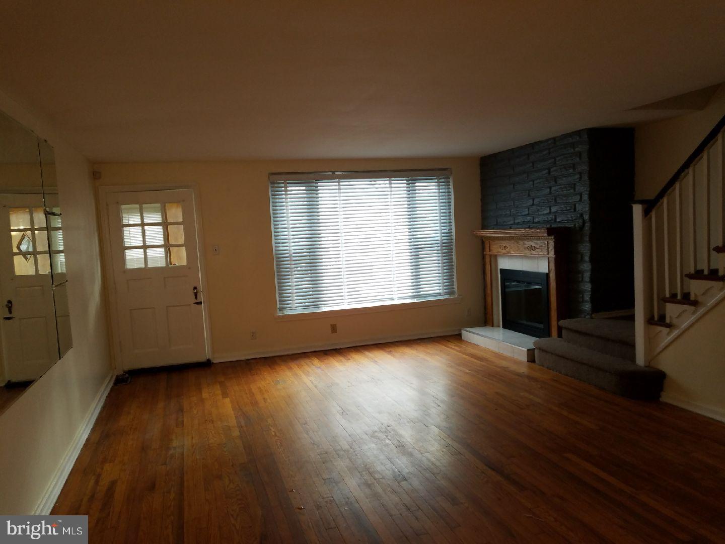 304 Maypole Road Upper Darby, PA 19082 - Photo 4 of 16 Living Room