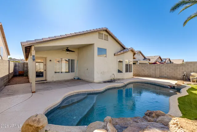 a view of a house with backyard