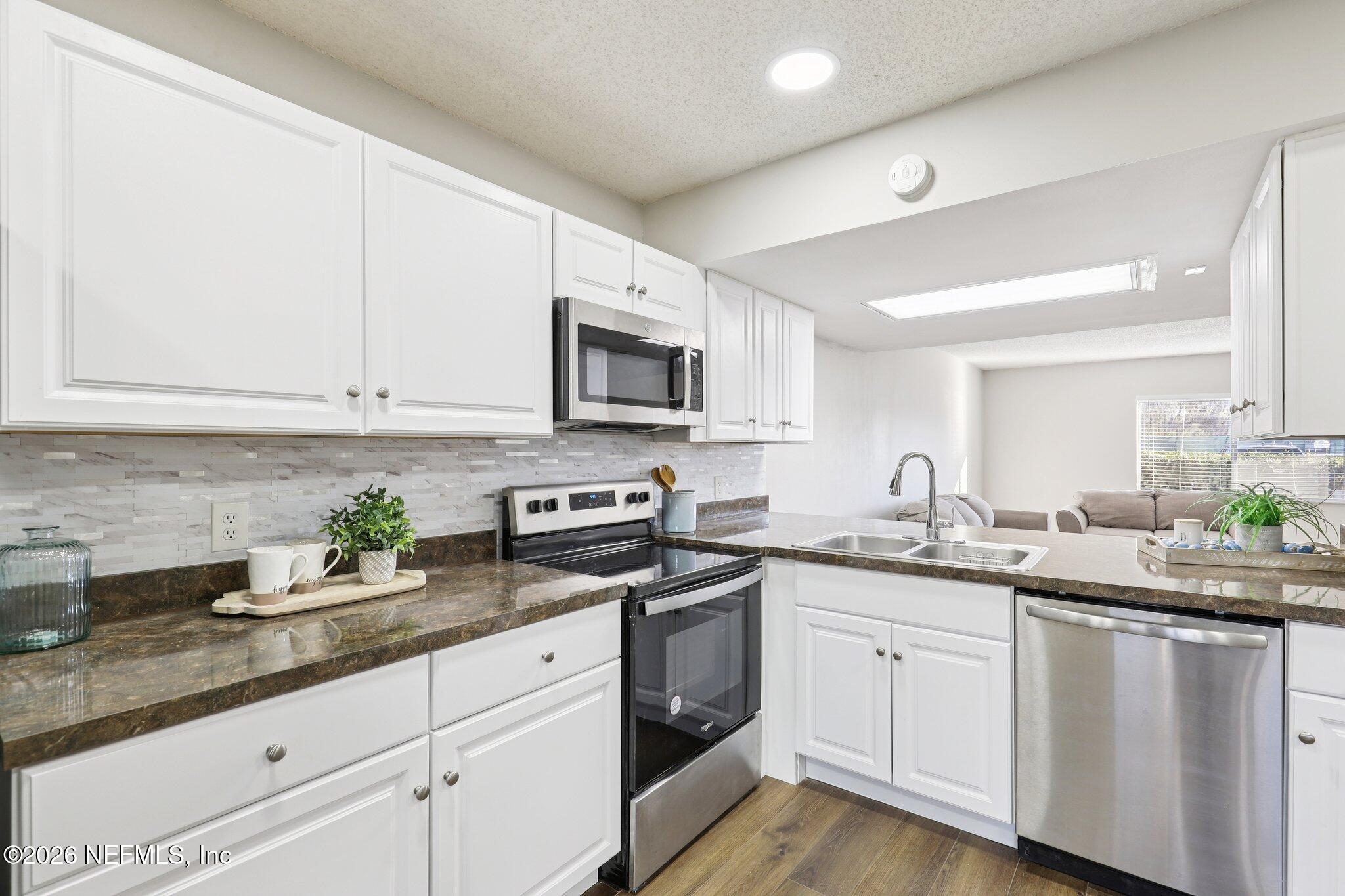 1262 The Grove Road Orange Park, FL 32073 - Photo 8 of 52 11-web-or-mls-The Grove Rd-S0702-011