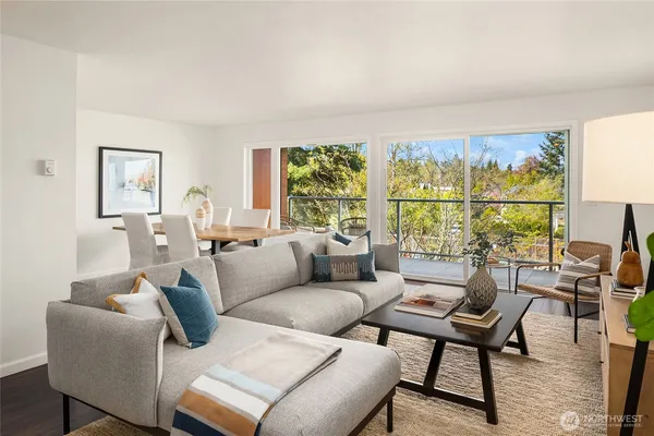 $575,000 | 2501 Canterbury Lane East, Unit 322, Seattle, WA 98112