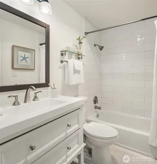 $575,000 | 2501 Canterbury Lane East, Unit 322, Seattle, WA 98112