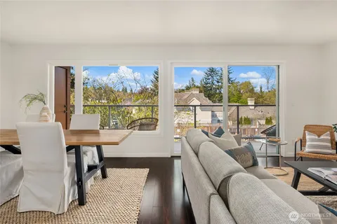 $575,000 | 2501 Canterbury Lane East, Unit 322, Seattle, WA 98112
