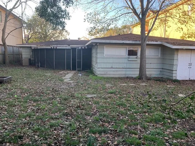 $749,000 | 106 Mctighe Drive, Bellaire, TX 77401