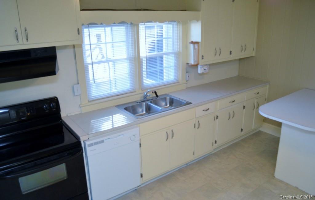 1318 Cape Hickory Road Hickory, NC 28601 - Photo 3 of 23 Gallery Image 3