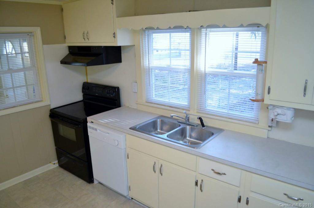 1318 Cape Hickory Road Hickory, NC 28601 - Photo 4 of 23 Gallery Image 4
