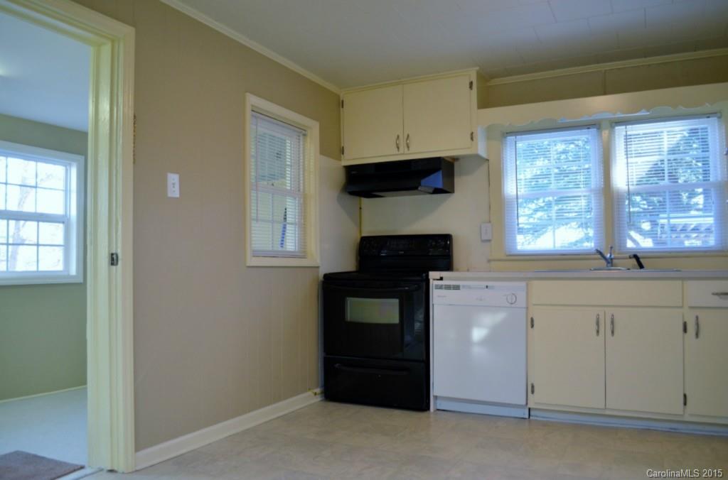 1318 Cape Hickory Road Hickory, NC 28601 - Photo 5 of 23 Gallery Image 5