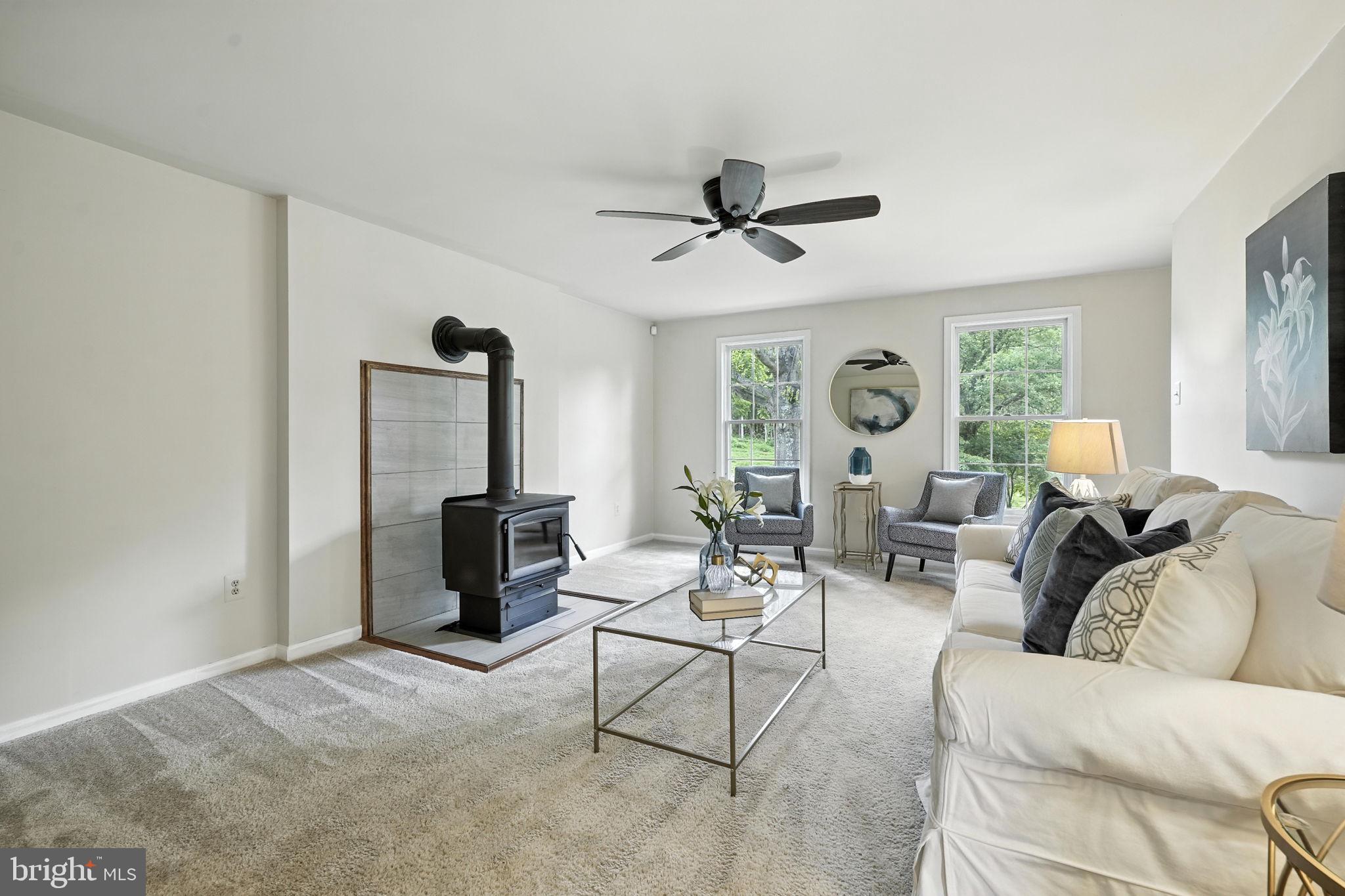 8363 Old Waterloo Road Warrenton, VA 20186 - Photo 18 of 57 Living Room
