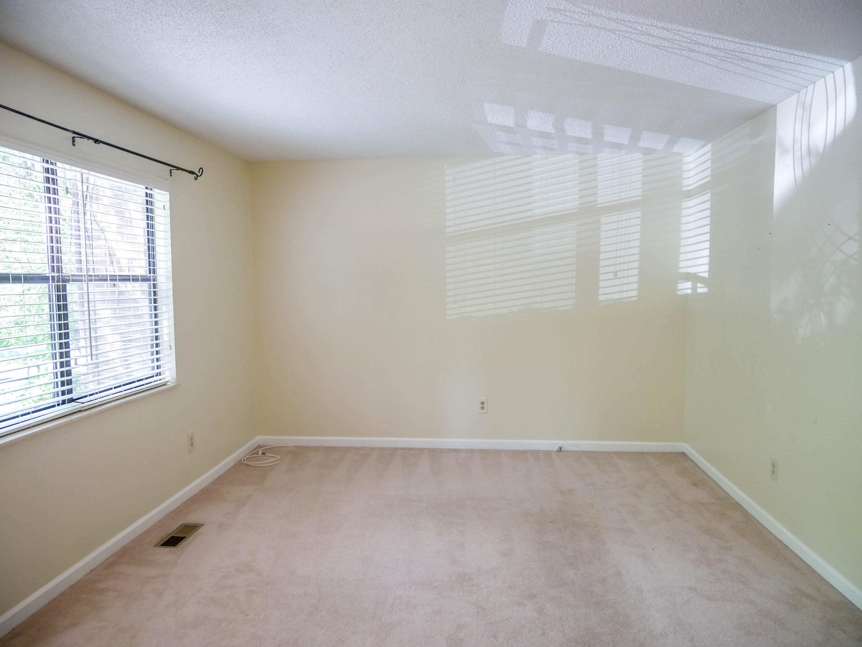 102 High Point Lane Oak Ridge, TN 37830 - Photo 4 of 22 P1040369