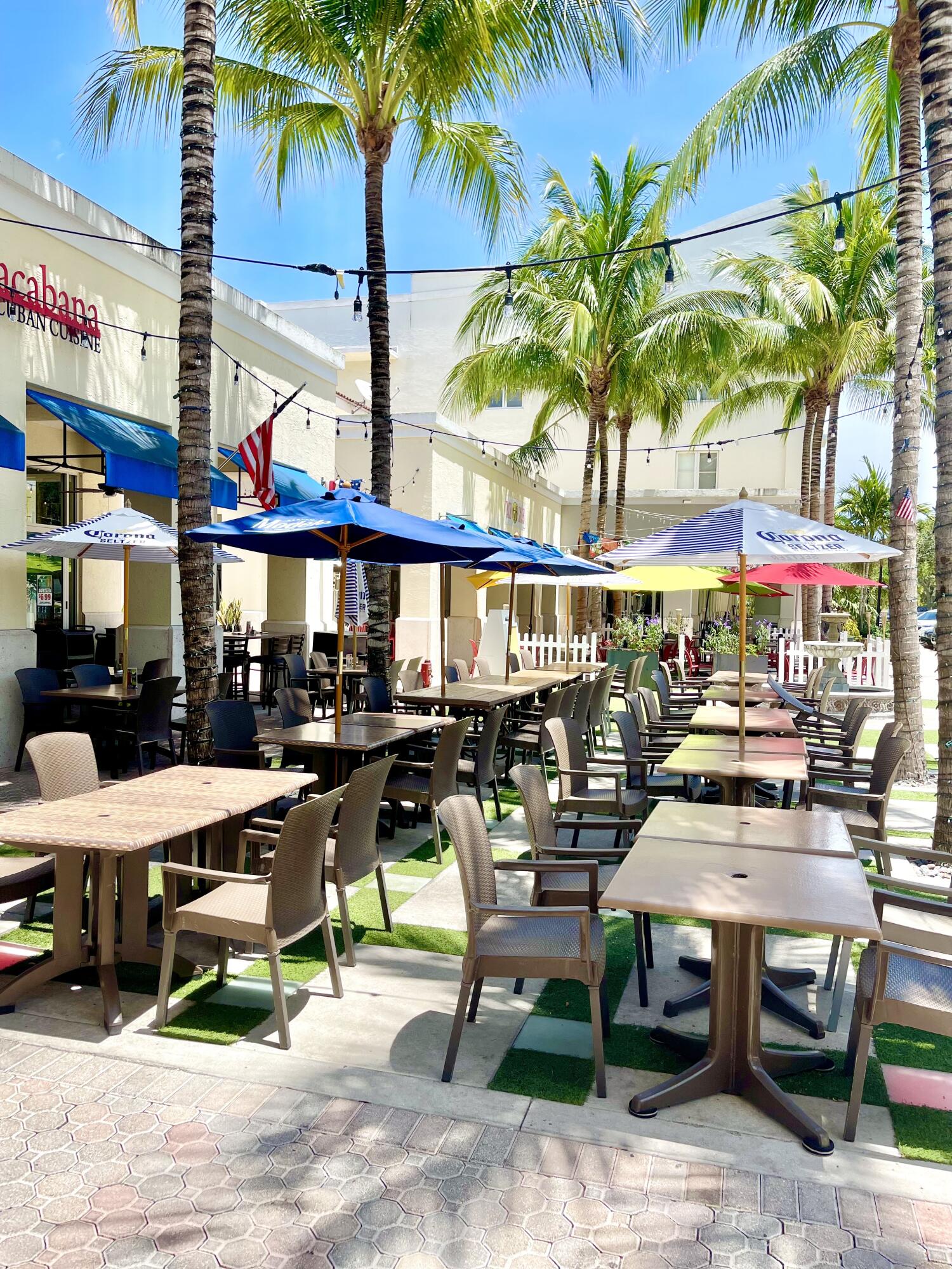 1209 Main Street, Unit 307 Jupiter, FL 33458 - Photo 15 of 15 Outdoor Dining