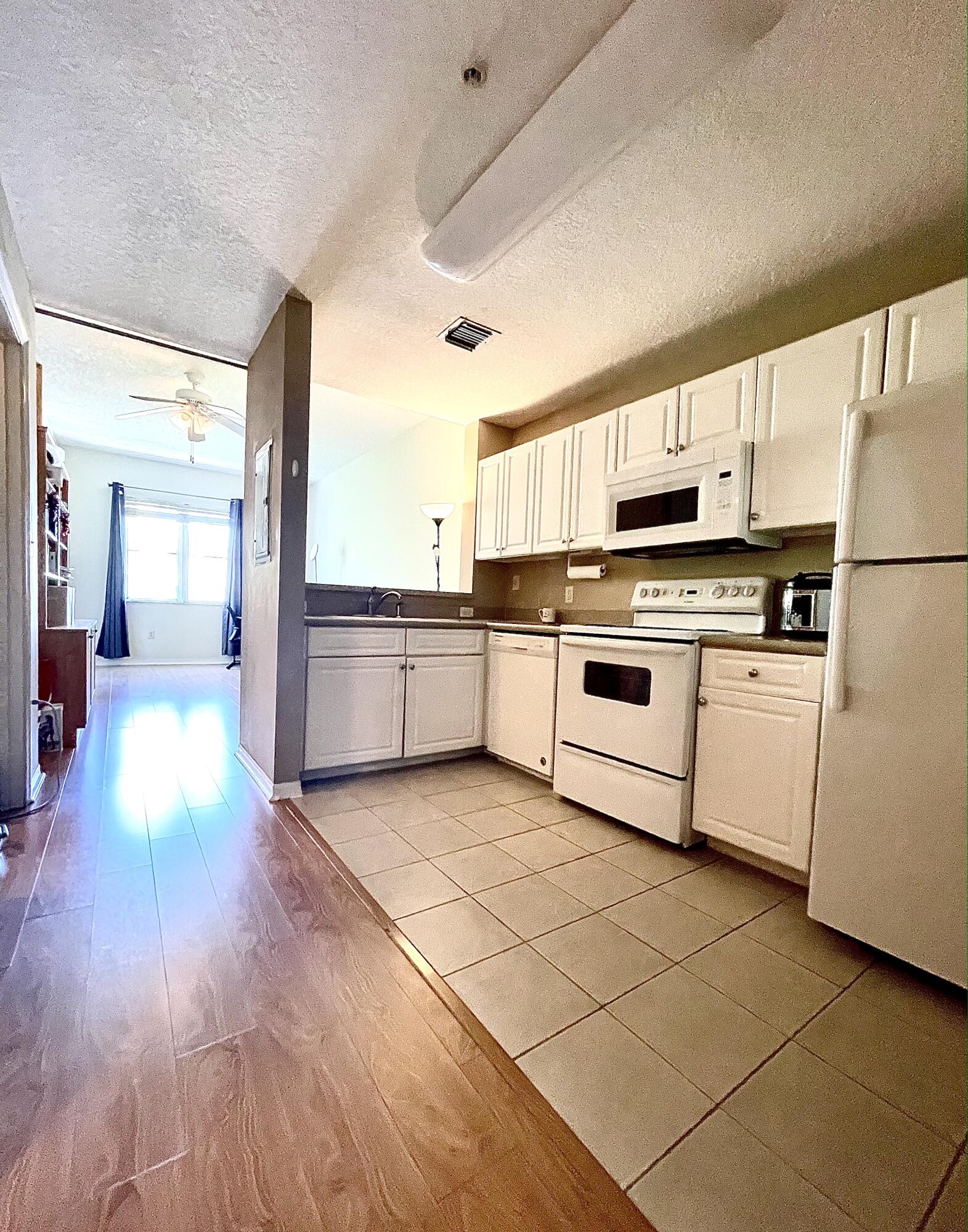 1209 Main Street, Unit 307 Jupiter, FL 33458 - Photo 2 of 15 Kitchen