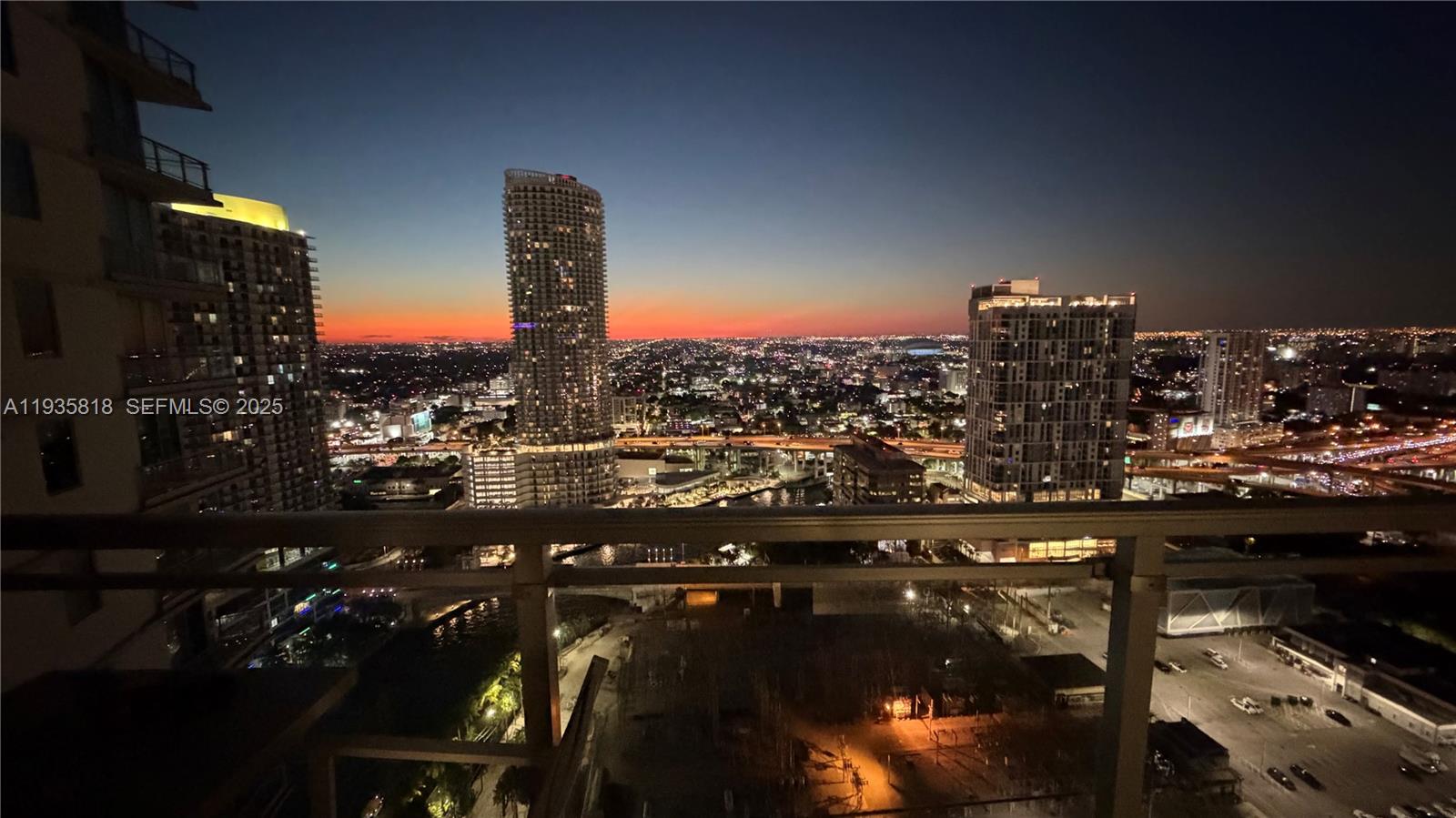 92 Southwest 3rd Street, Unit 3607 Miami, FL 33130 - Photo 1 of 33 a city view