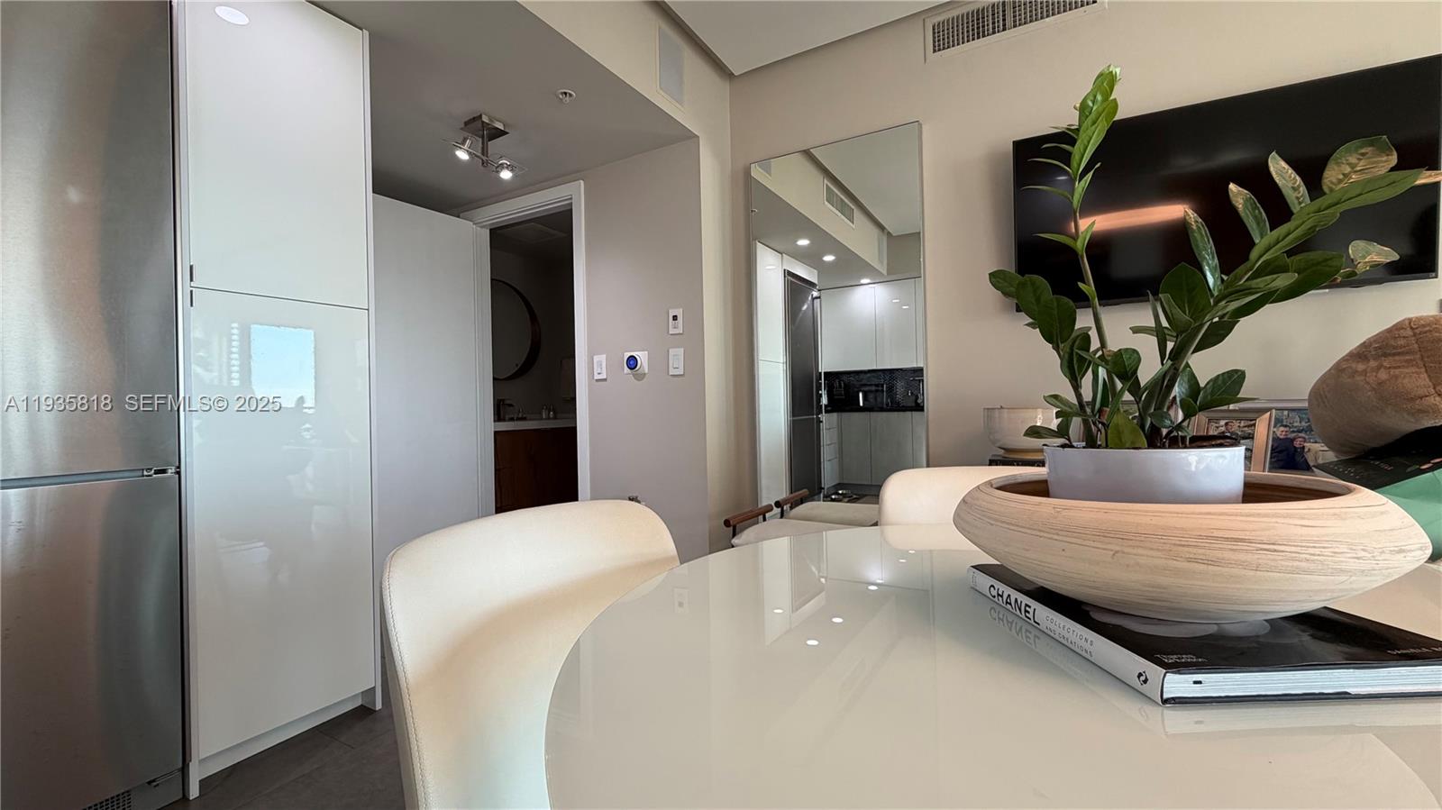 92 Southwest 3rd Street, Unit 3607 Miami, FL 33130 - Photo 18 of 33 a bedroom with a bed and ceiling fan