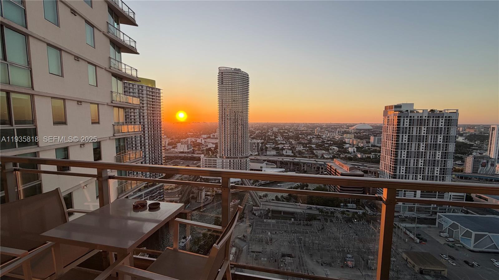 92 Southwest 3rd Street, Unit 3607 Miami, FL 33130 - Photo 2 of 33 a view of city with balcony