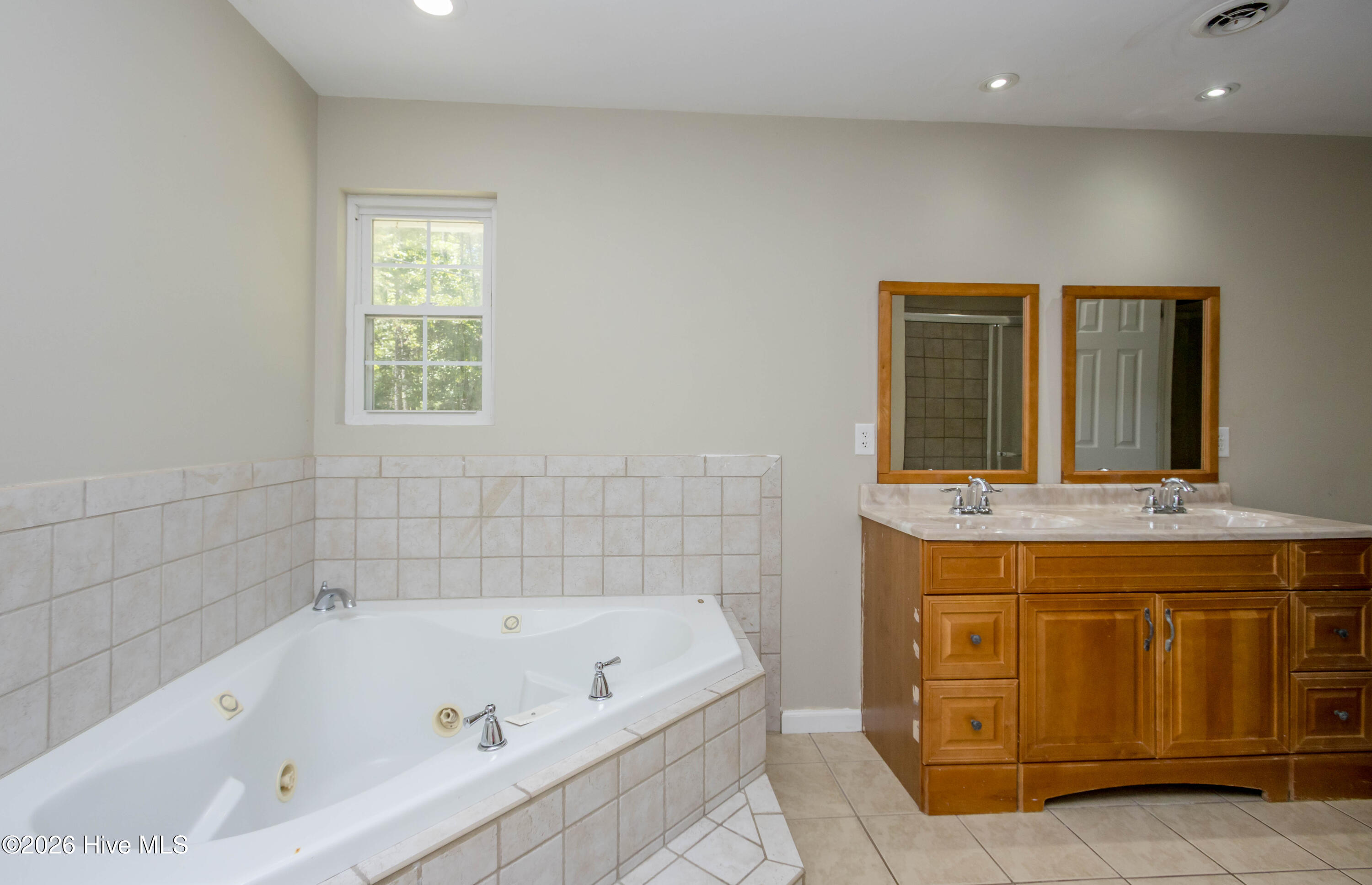 1221 Lakeview Drive Grovetown, GA 30813 - Photo 29 of 55 Owner's Bathroom