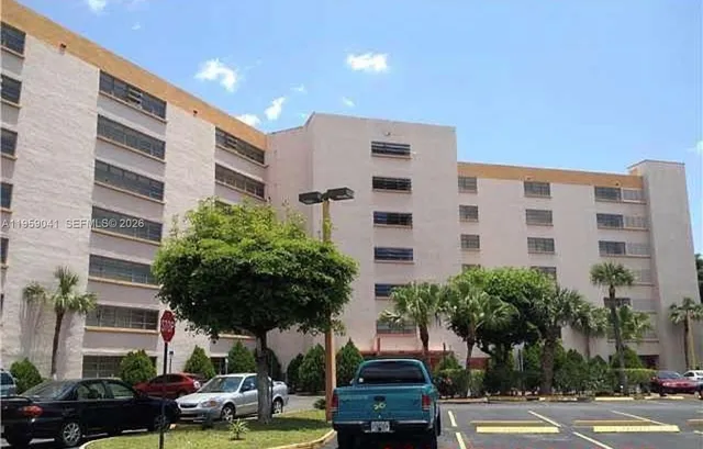 $1,800 | 9688 Fontainebleau Boulevard, Unit 102, Miami, FL 33172