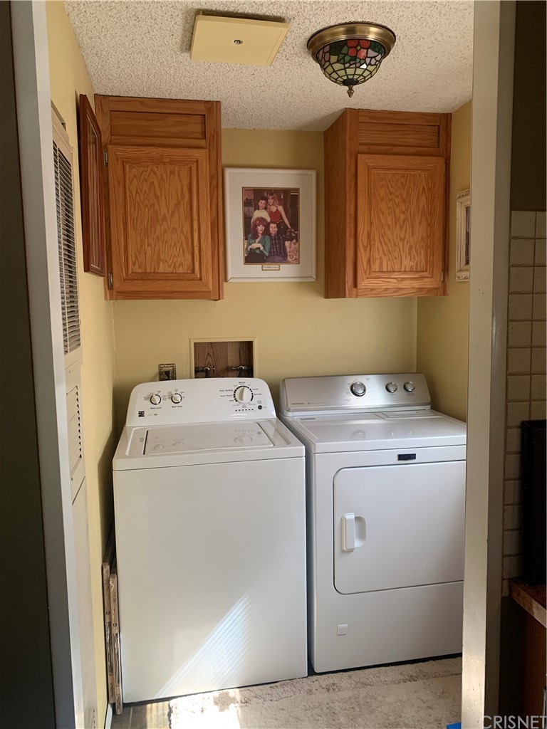 29043 Paradise Road Val Verde, CA 91384 - Photo 20 of 23 a utility room with dryer and washer