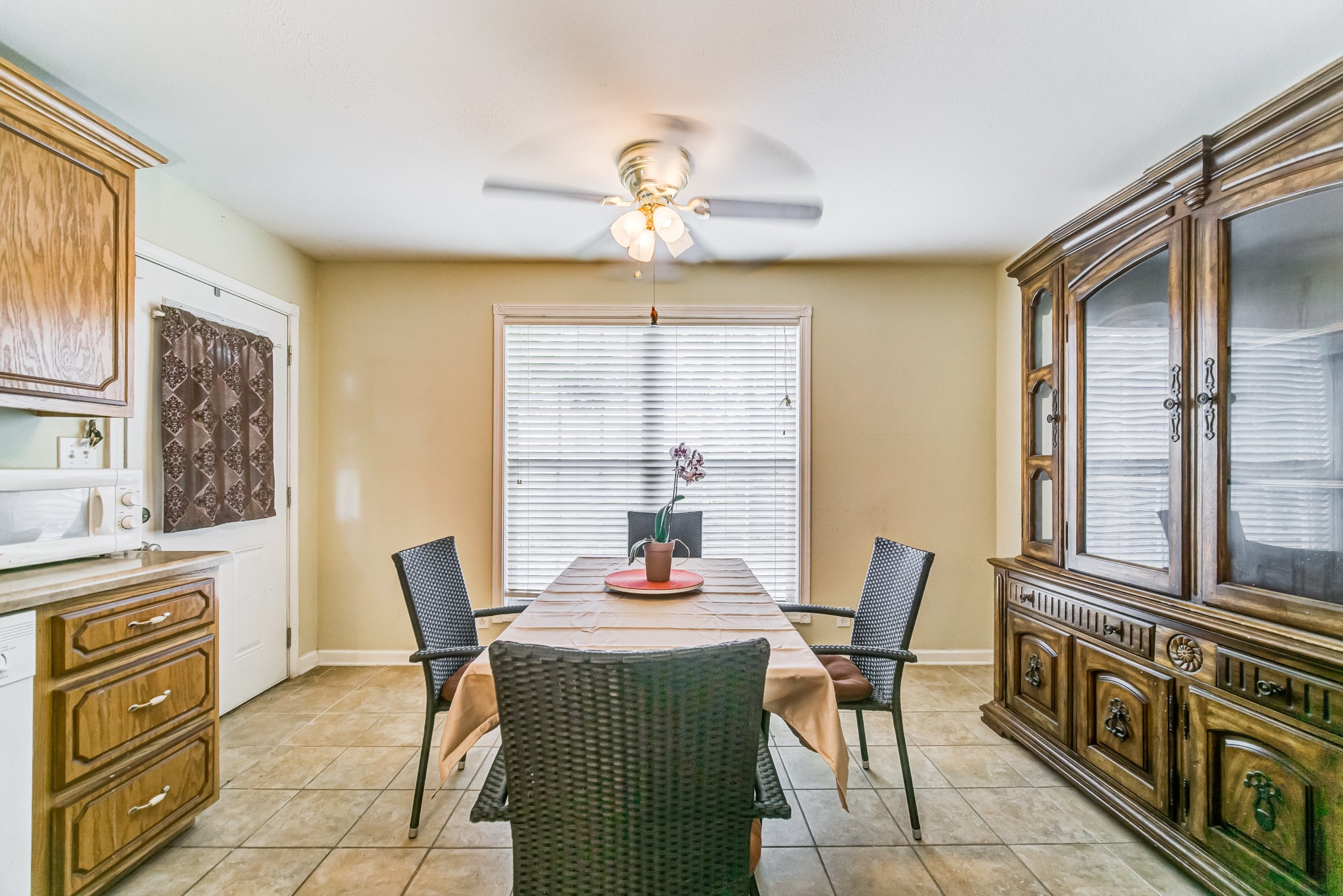 5407 Marion Road Cunningham, TN 37052 - Photo 8 of 35 a dining room with furniture and window