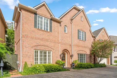 $1,275,000 | 107 Wynden Trace Lane, Houston, TX 77056