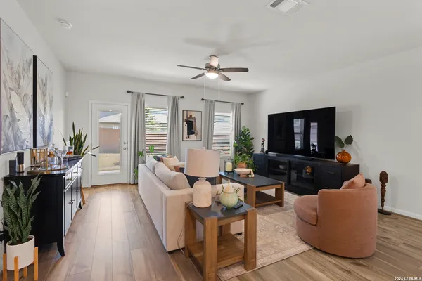 $2,850 | 13036 Louberg, San Antonio, TX 78253