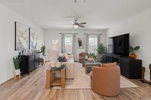 $2,850 | 13036 Louberg, San Antonio, TX 78253