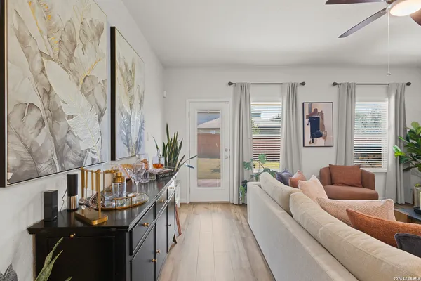 $2,850 | 13036 Louberg, San Antonio, TX 78253