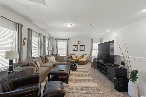 $2,850 | 13036 Louberg, San Antonio, TX 78253