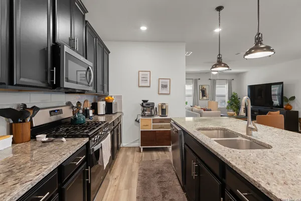 $2,850 | 13036 Louberg, San Antonio, TX 78253