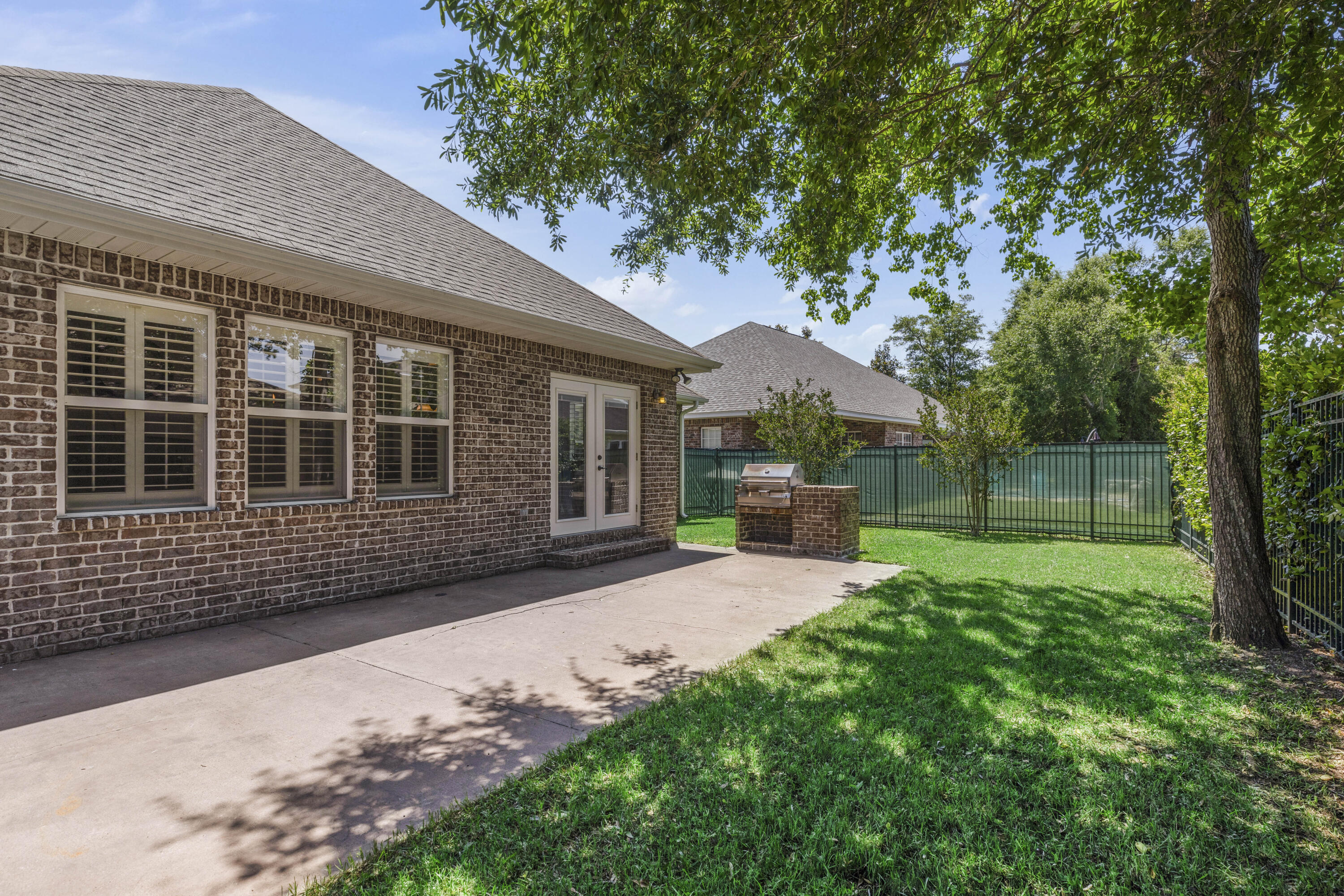 2946 Chantry Circle Crestview, FL 32539 - Photo 53 of 55 a front view of a house with garden