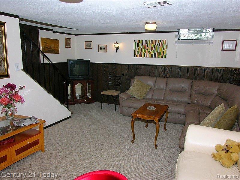 3132 Summers Road, Unit 10 Keego Harbor, MI 48320 - Photo 9 of 15 lower level1